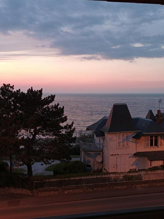 Le Cottage Vue Mer เบแนร์วิลล์-ซูร์-แมร์ ภายนอก รูปภาพ